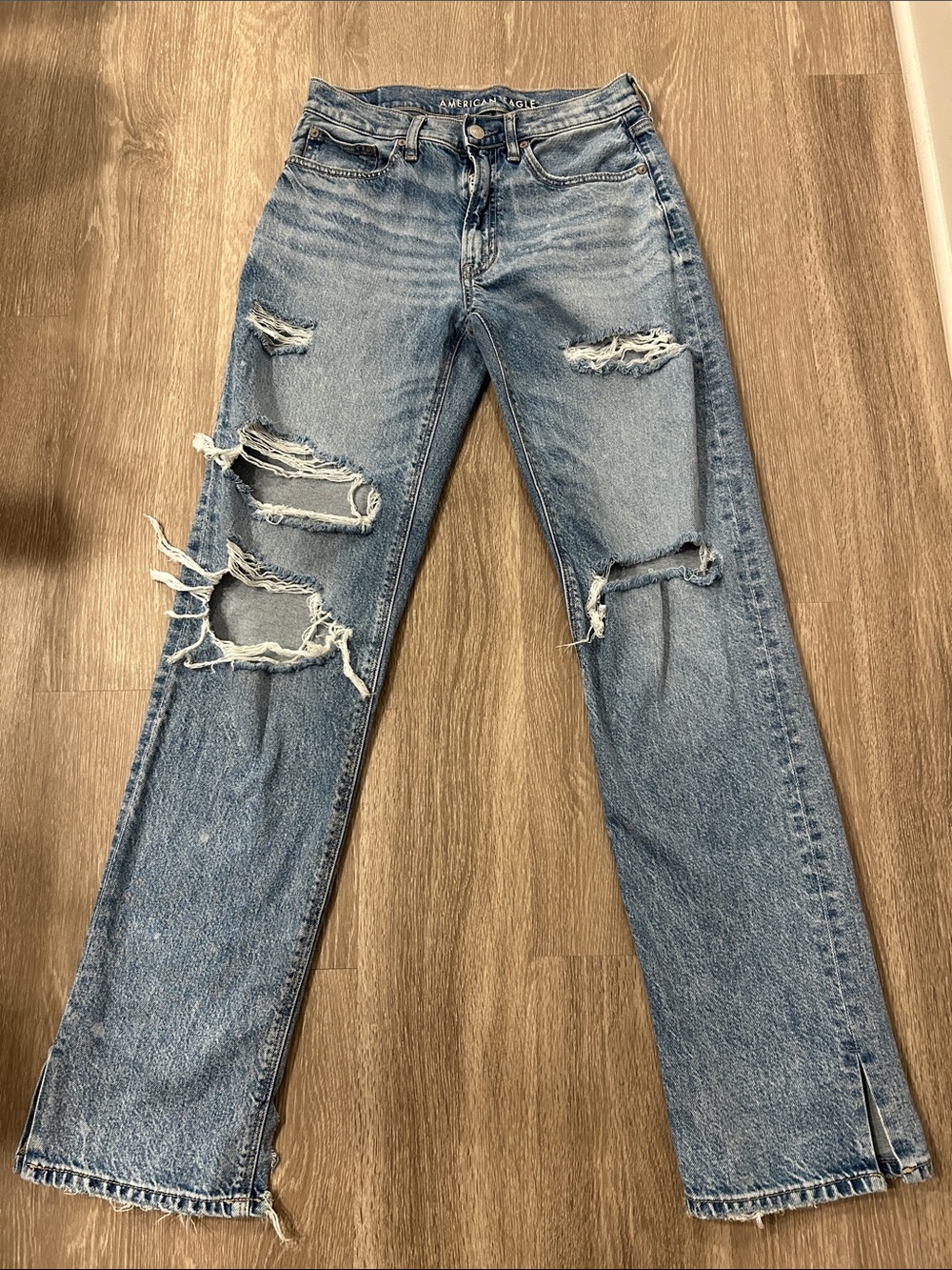 American Eagle Outfitters - Distressed Low-Rise Baggy Straight Jeans